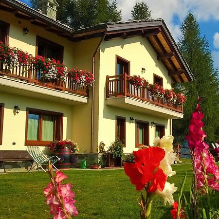 Le Coin Des Melezes - Nature & Trek - Camere In Baita Di Montagna Brusson Exterior photo