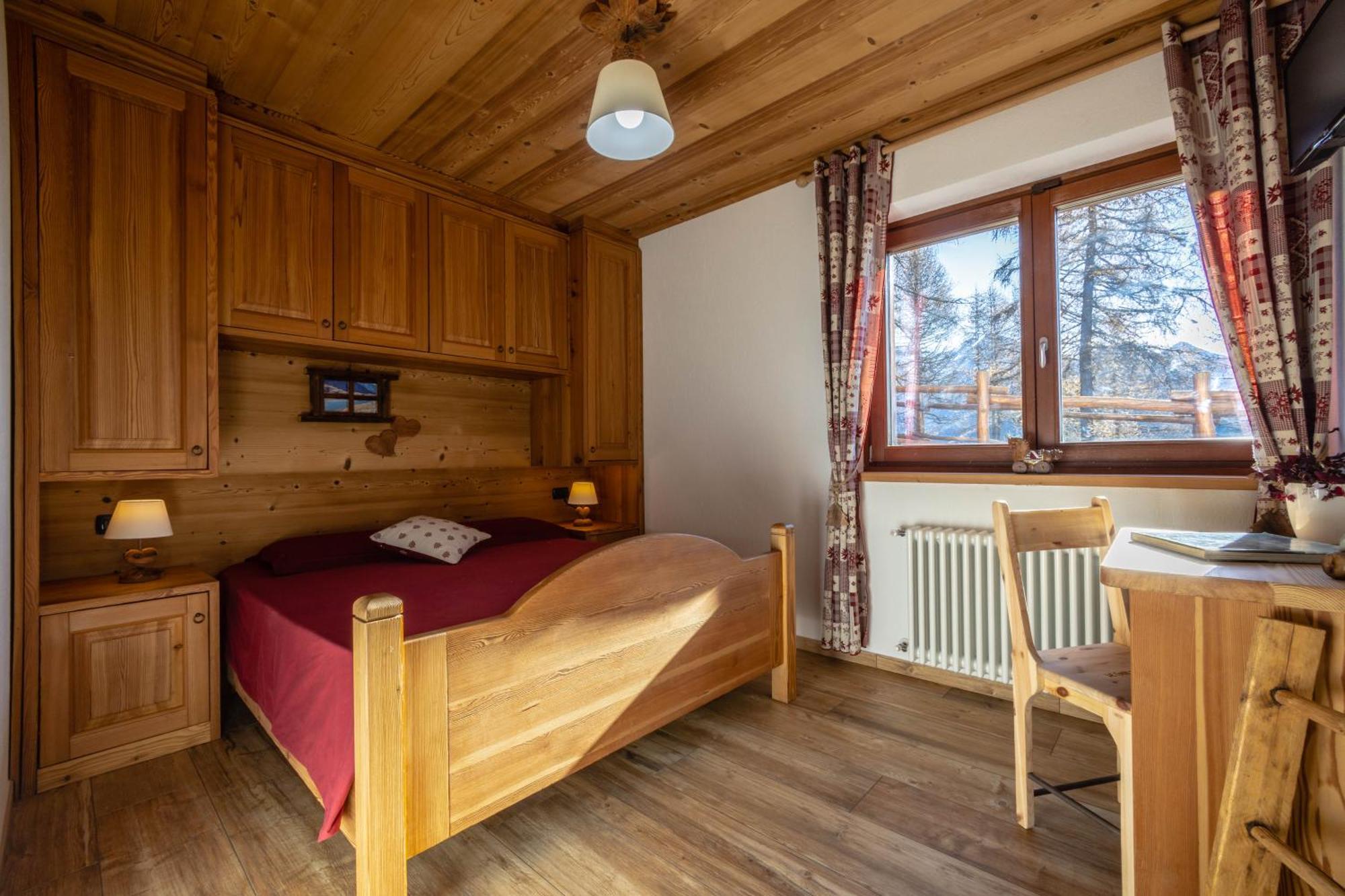 Le Coin Des Melezes - Nature & Trek - Camere In Baita Di Montagna Brusson Exterior photo