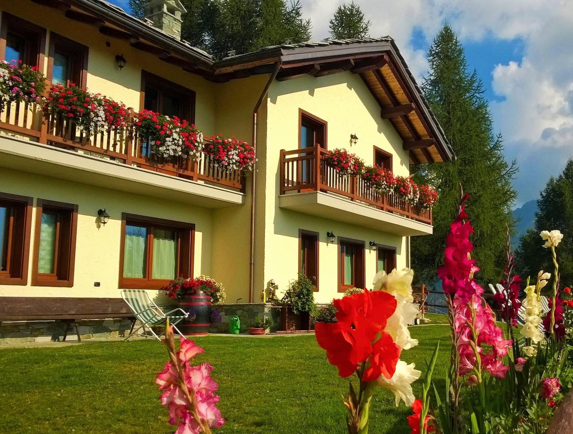 Le Coin Des Melezes - Nature & Trek - Camere In Baita Di Montagna Brusson Exterior photo
